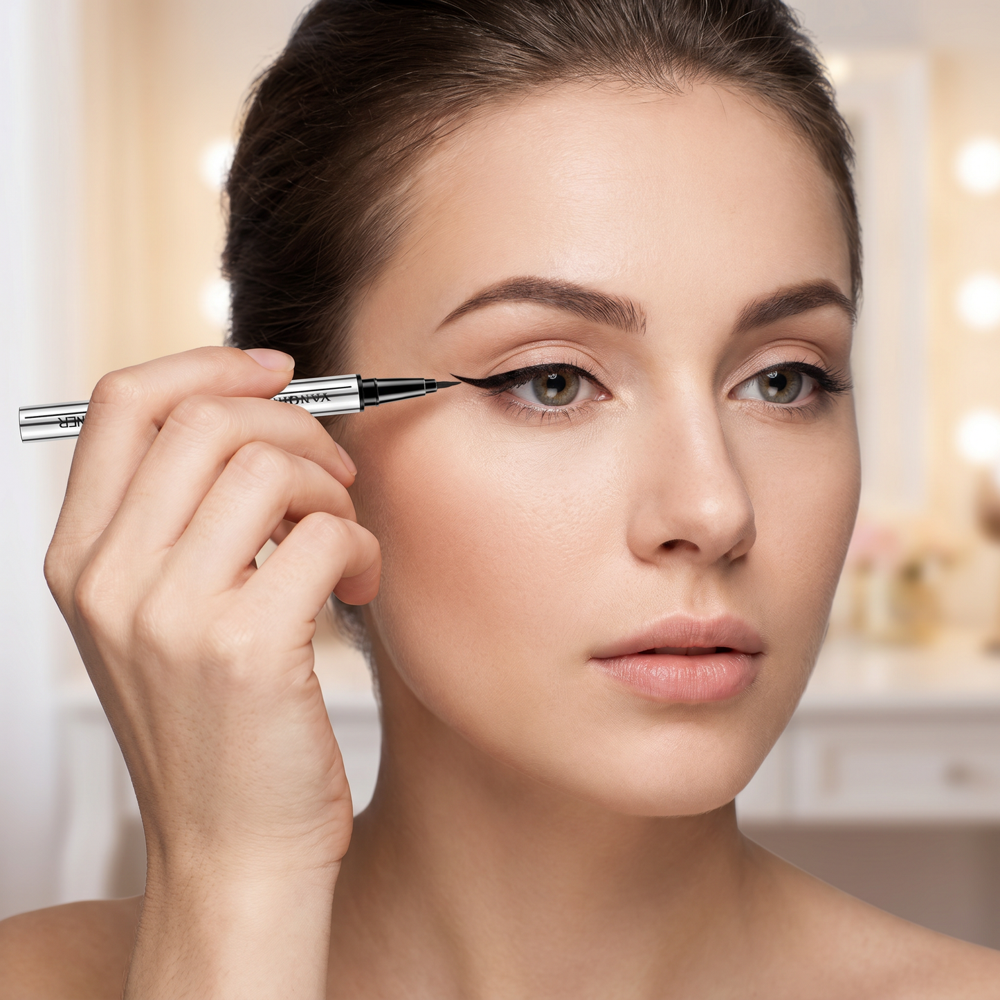 Ultrapräziser, wasserfester Flüssig-Eyeliner-Stift